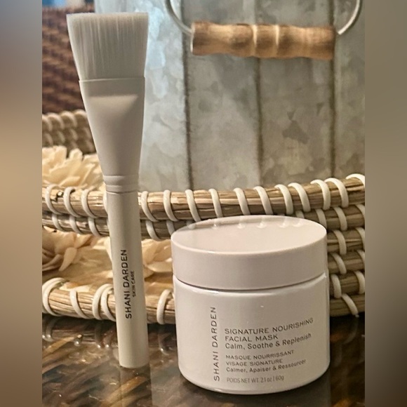 SHANI DARDEN
Signature Nourishing Facial Mask, 60g - Picture 2 of 5